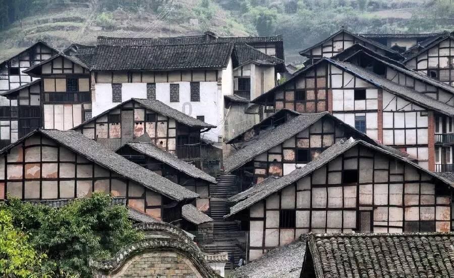 【两会特刊·美丽图景】始终把人民放在心中最高位置